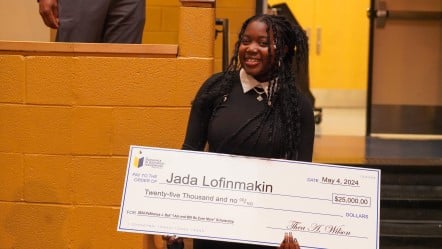 Jada-Lofinmakin-Receiving-PaShence-J-Bell-Scholarship.jpg