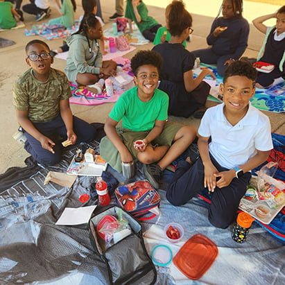 PD-students-eating-lunch-outside.jpg